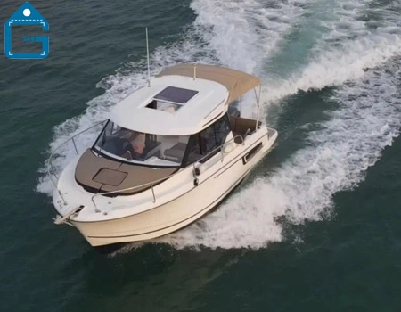 قایق سواری لوکس در انزلی با یات حرفه ای