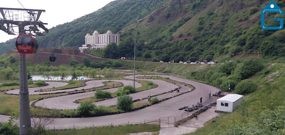 نمایی از پیست کارتینگ حیران