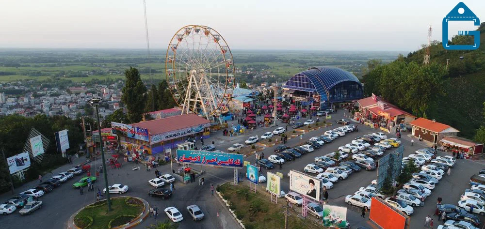 تصویر از بالا چرخ و فلک شهربازی بام سبز لاهیجان