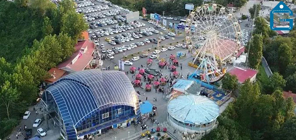 تصویر ازدحام جمعیت شهربازی بام سبز لاهیجان