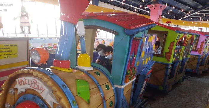 قطار خانواده و کودک در شهربازی قصربازی رشت